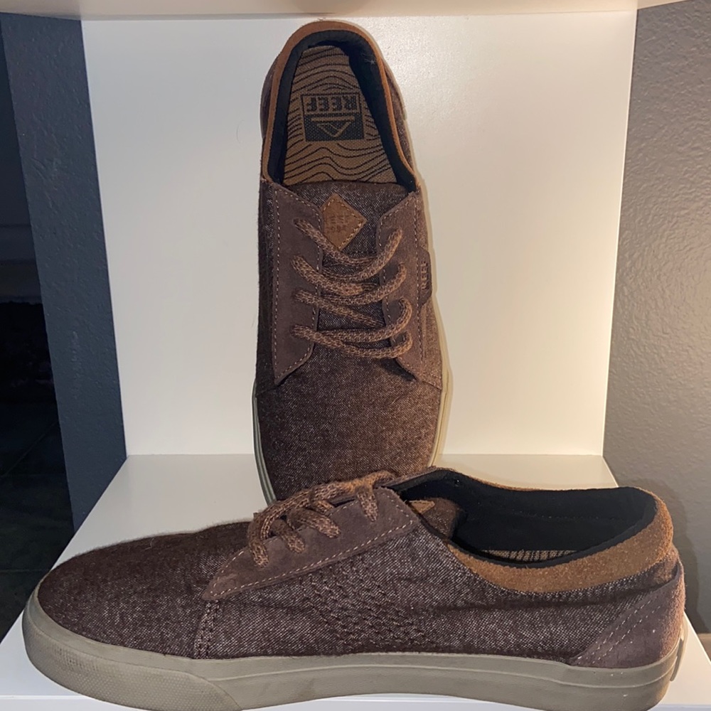 Brown Reef size 7 male shoes